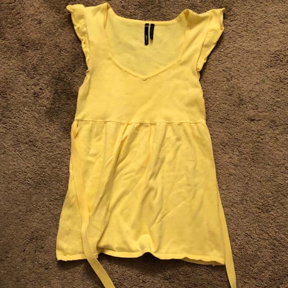 Takeout women’s size large yellow blouse